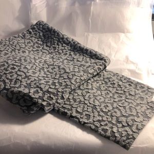 AYRTIGHT GREY LEOPARD PRINT ZIPPERED LEGGINGS